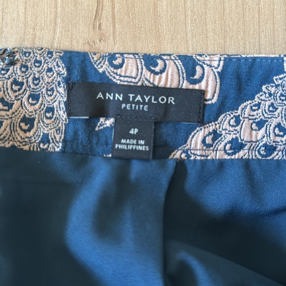 Ann Taylor peacock skirt 4P. So cool! - Picture 5 of 5